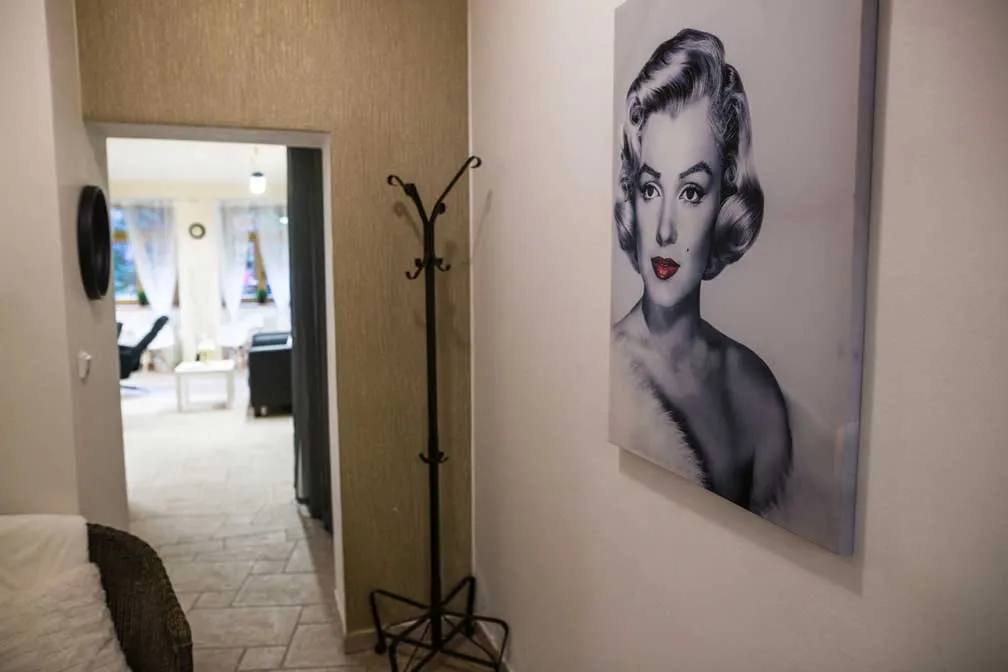 Stínované obočí ombré technika Brow Bar